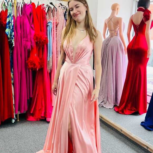 PROM DRESS - Picture 4 of 4